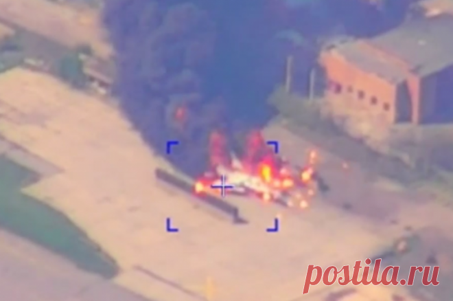 Минобороны показало кадры уничтожения МиГ-29 ВСУ на аэродроме Днепр. По истребителю противника был нанесен высокоточный удар.