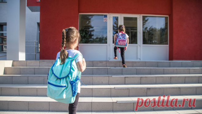 Сотрудник школы спас 10-летнюю ученицу от серийного похитителя. В Франции 10-летняя школьница едва избежала похищения, подозреваемый арестован. Об этом сообщает France Bleu. Утром 5 февраля девочка вышла из школьного автобуса и ненадолго задержалась у входа в свою школу в Ла-Гарде. По данным СМИ, ...