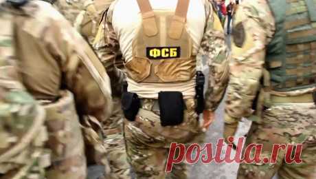ФСБ задержала сторонника АУЕ в день выхода из колонии. В Забайкальском крае ФСБ задержала сторонника запрещенного в России экстремистского движения &quot;Арестантское уголовное единство&quot; (АУЕ). Об этом сообщает &quot;Лента.ру&quot;, ссылаясь на региональное управление ведомства. По ...