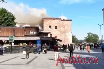 Пожар в одном из главных туристических мест Стамбула попал на видео