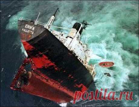 This picture is of a ship sinking just like the boat Pi and his family departed on.  -Livia Lovett