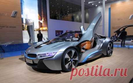 Долгожданный BMW i8 Spyder готовится выйти на дороги | Чёрт побери Долгожданная новинка готовится к выходу на дороги. Совсем скоро на дорогах появится новая модель BMW i8. Невероятный, супер современный кабриолет, который ждали многие любители гибридов и просто хороших автомобилей. Появившись на нескольких выставках, Spyder да ясно понять, что инженеры BMW проделали удивительную работу.  Был полностью переделан кузов машины.  Автомобиль стал еще легче, своих предшественник...