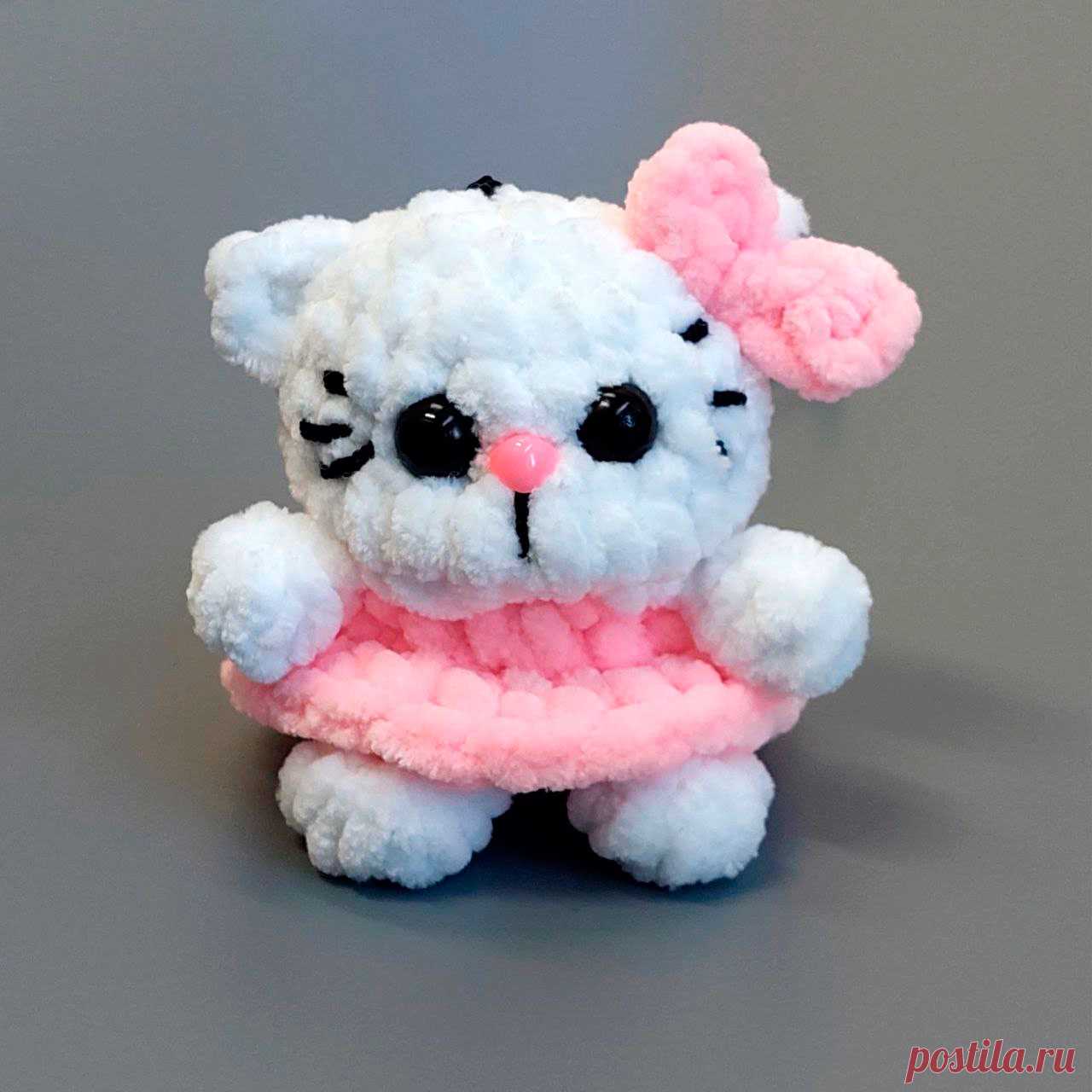 PDF Кошечка крючком. FREE crochet pattern; Аmigurumi toy patterns. Амигуруми схемы и описания на русском. Вязаные игрушки и поделки своими руками #amimore - маленькие котята Хелло Китти, плюшевый котик Hello Kitty, кошечка из плюшевой пряжи, кошка, кот, котёнок.