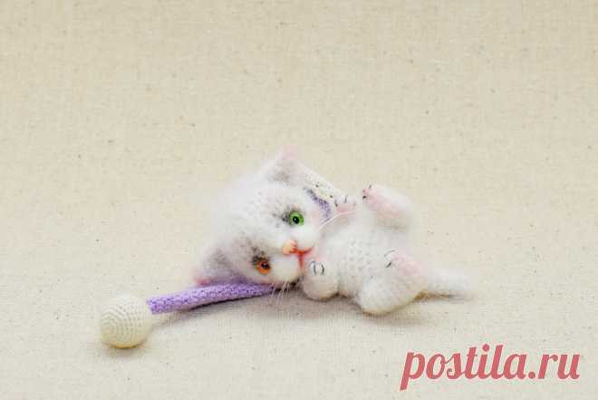 PDF Кисуля. FREE amigurumi crochet pattern. Бесплатный мастер-класс, схема и описание для вязания амигуруми крючком. Игрушки своими руками! Котик, кот, кошечка, кошка, котенок, cat, kitten, gato, gatito, gatinho, chat, minou, kitty, kätzchen. #амигуруми #amigurumi #amigurumidoll #amigurumipattern #freepattern #freecrochetpatterns #crochetpattern #crochetdoll #crochettutorial #patternsforcrochet #вязание #вязаниекрючком #handmadedoll #рукоделие #ручнаяработа #pattern #tutorial #häkeln #amigurumis