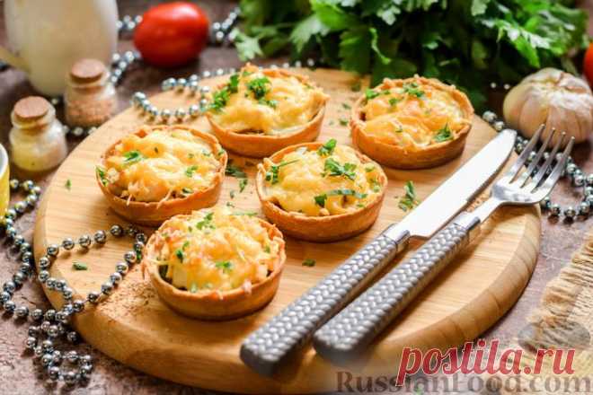 Закуски новогодние, рецепты на RussianFood.com: 776 рецептов новогодних закусок 2024 Новогодние закуски разогревают аппетит перед подачей основных новогодних блюд, ими закусывают многочисленные новогодние тосты. Новогодние закуски на Новый год 2024 украсят стол, создадут  атмосферу праздника. Закуски на Новый год 2024 могут быть весьма разнообразны. Закуски к новогоднему столу подают не только раньше всех блюд, но и по ходу долгого застолья, поэтому закуски на новый год по...