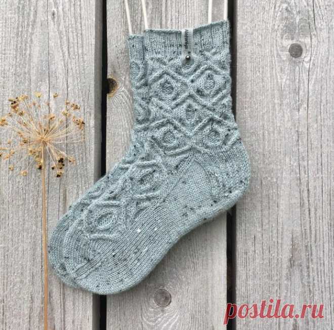 Интересные носочки спицами