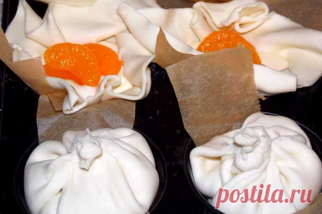 Gardūs sluoksniuotos tešlos pyragėliai su maskarpone ir mandarinais | lrytas.lt