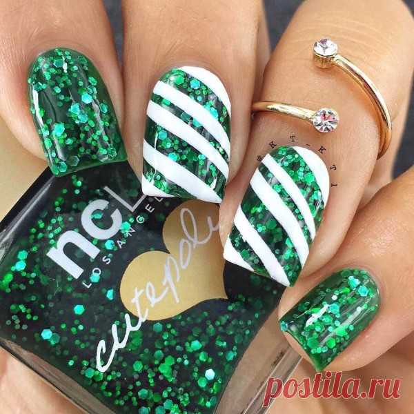 ЛЕГКИЙ и ПРОСТОЙ новогодний маникюр 2021 | Nailspiration.net