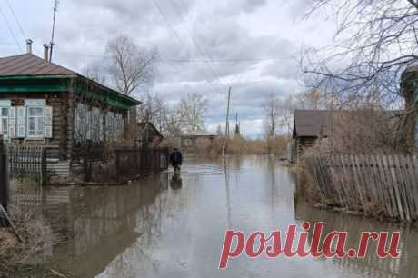 В Кремле рассказали о ситуации с паводком в регионах России. По прогнозу МЧС, в середине недели большая вода придет еще в две области.