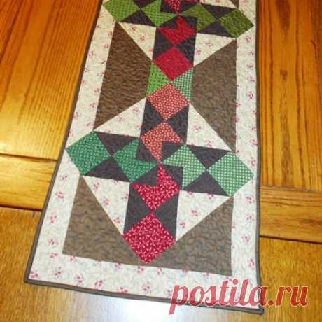 Pin Up Star Table Runner The Pin Up Star Table Runner quilt pattern is perfect for all seasons. It is easily adaptable for holiday-themed decorations, but with the right fabric would look perfectly at home any time of the year.