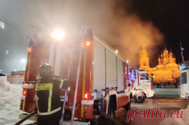Спасатели ликвидировали открытое горение на рынке в Челябинске. До этого огнеборцы локализовали возгорание на 1 200 квадратных метрах.