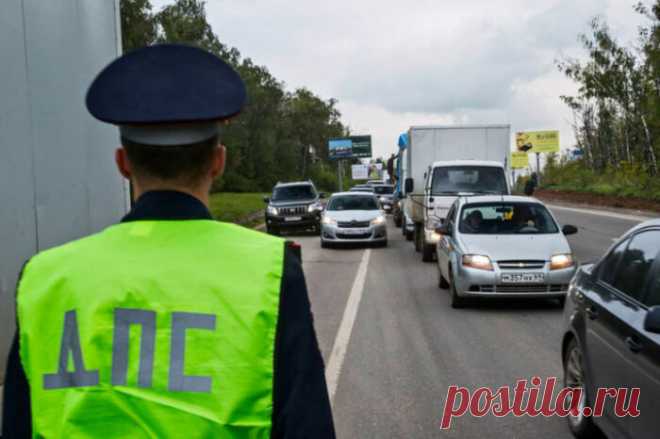 Объезд пробки по обочине: является ли такой маневр нарушением ПДД