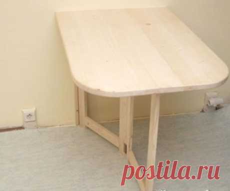 Практичный складной столик для маленькой квартиры