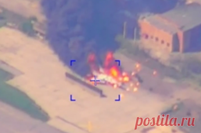 ВС России уничтожили самолет МиГ-29 ВСУ на аэродроме Днепр. Минобороны РФ показало удара по воздушному судну противника.