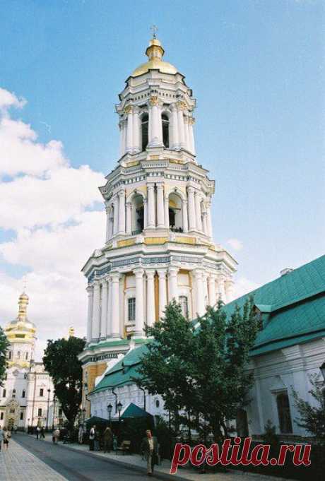 Ки́ево-Пече́рская Ла́вра (укр. Ки́єво-Пече́рська Ла́вра) — один из первых по времени основания монастырей на Руси. Основан в 1051 году при Ярославе Мудром монахом Антонием, родом из Любеча.