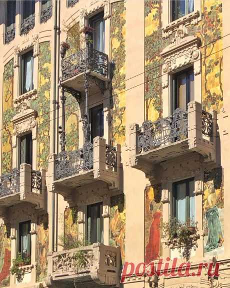 Casa Galimberti, Milano... - Luxurious & elegant Lifestyle Casa Galimberti, Milano 
Architect: Giovanni Battista Bossi 1903-1905
Via Malpighi 3, Milano 
#casagalimberti #milano #italy #italia