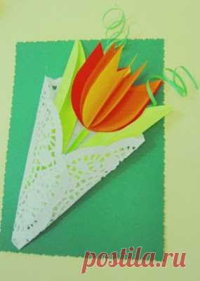 Идея для детского творчества: объемные панно с тюльпанами из бумаги
