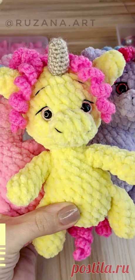 PDF Единорожка с ладошку крючком. FREE crochet pattern; Аmigurumi animal patterns. Амигуруми схемы и описания на русском. Вязаные игрушки и поделки своими руками #amimore - плюшевый единорог, маленькая единорожка из плюшевой пряжи.