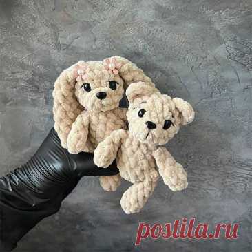 PDF Мишка Тедди и зайка Соня крючком. FREE crochet pattern; Аmigurumi toy patterns. Амигуруми схемы и описания на русском. Вязаные игрушки и поделки своими руками #amimore - маленькие зверюшки крючком, медведь, медвежонок, мишка и заяц из плюшевой пряжи, зайка, зайчик, зайчонок, плюшевые зверята.
