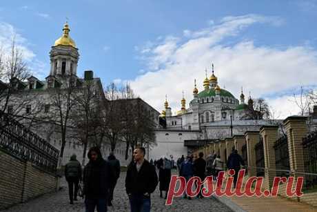 Раскольническая ПЦУ назначила наместника в Киево-Печерскую лавру. Глава раскольнической Православной церкви Украины (ПЦУ) митрополит Епифаний назначил архимандрита Авраамия (Лотыша) исполняющим обязанности наместника Киево-Печерской лавры. Архимандрит в свою очередь обратился к священнослужителям канонической Украинской православной церкви и призвал их перейти в ПЦУ.