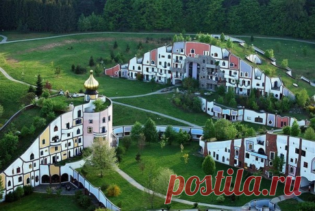 Гармония архитектуры и природы. Здания в деревне Блюмау, Штирия, Австрия.