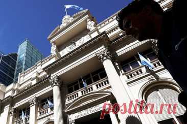 ЦБ Аргентины снизил ключевую ставку на фоне четырехкратного роста цен