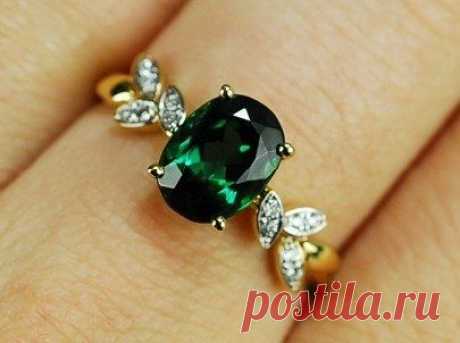 (1733) diamond emerald ring...love this design | Bijoux et accessoires | Бриллианты, Кольца и Изумруды