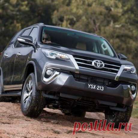 Toyota представила новое поколение внедорожника Fortuner / Только машины