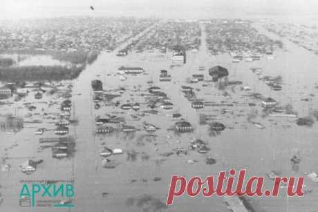 Архивные фото наводнения в Орске в 1957 году. Областной госархив опубликовал фото наводнения в Орске в 1957 году.