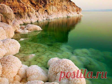 В Мертвом море растворено около 11.600.000.000 тонн соли.