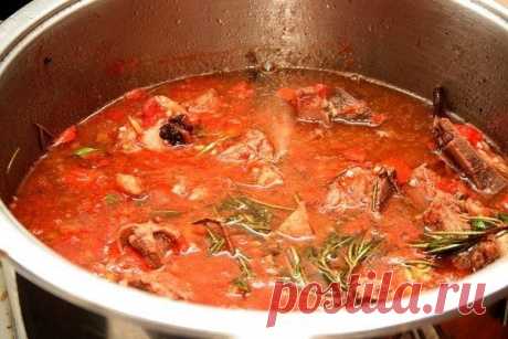 Мясо по-итальянски в томатном соусе - лучший способ быстро накормить семью ресторанным блюдом! Вкуснятина невероятная!