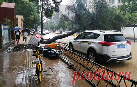Число жертв наводнений в провинции Хэнань возросло до 302. Еще 50 человек пропали без вести