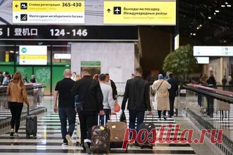 Массовая отмена и задержка рейсов произошла в аэропортах Москвы. В трех московских аэропортах в пятницу, 13 октября, произошла отмена и задержка 20 рейсов. Так, стало известно, что в Домодедово задержали вылеты девяти самолетов, один — отменили. Во Внуково тем временем перенесли три авиарейса. В Шереметьево задержали шесть рейсов. Информации о сбоях в расписании в Жуковском нет.