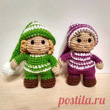 PDF Гномики крючком. FREE crochet pattern; Аmigurumi doll patterns. Амигуруми схемы и описания на русском. Вязаные игрушки и поделки своими руками #amimore - маленький гном в колпачке, гномик, кукла, куколка, пупс.