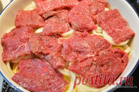 Мясо с картошкой под сыром. Ингредиенты: мясо, картофель, лук репчатый | Официальный сайт кулинарных рецептов Юлии Высоцкой