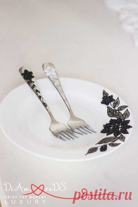 Mr ad Mrs Wedding Cake Set, Black, White Wedding Plate, Wedding Forks, Custom Floral Wedding Dish, Floral Flower Wedding Cake Accessories Beads wedding, wedding forks, black and white, flowers forks, embroidery, gift ideas, bride and groom, rhinestone & pearls, classic, 2 pcs Exclusive products from DiAmoreDS are perfect for your special day, or as a unique gift for an anniversary or newlyweds. You can use the designer decor for parties on the occasion of birthday, baby sh...
