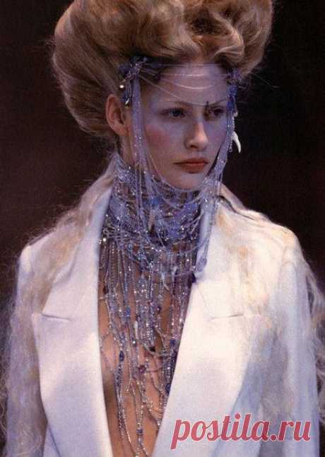 Givenchy Haute Couture F/W 1998/1999 by Alexander McQueen. / Путь моды