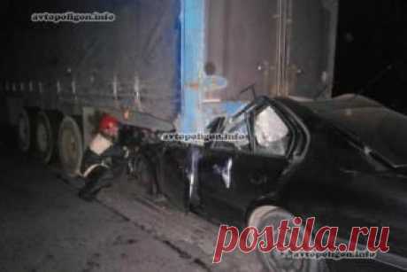 Авто Skoda Octavia влетела под фуру в Одессе - водитель погиб на месте - свежие новости Украины и мира