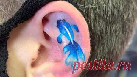 Новый тату-тренд: микрорисунки вместо сережек Маленькие татуировки на ушах становятся альтернативой сережкам.
