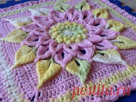 Ravelry: Project Gallery for The Crocodile Flower pattern by Joyce Lewis ~ free pattern + color inspiration downloaded lo | crochet