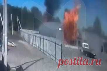 Мощный взрыв в автосервисе в российской деревне попал на видео