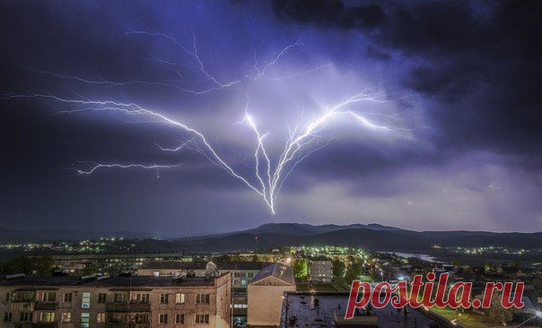 Древообразная молния над Юрюзанью, Челябинская область, 1 / Социальная погода