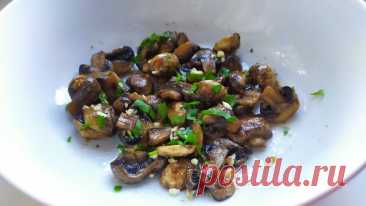 Жареные с чесноком и сельдереем грибы: 20 минут и универсальное блюдо на любой случай на вашем столе | Вкусная копилка: рецепты для начинающих | Дзен
