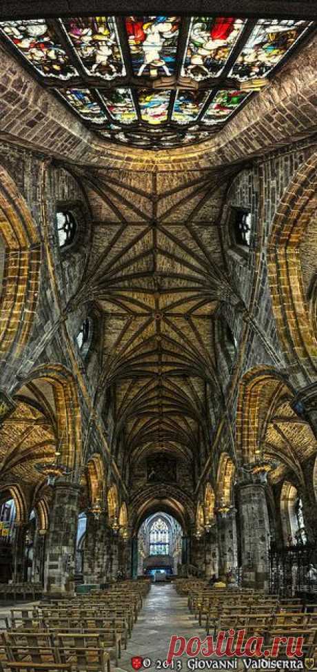 St.Giles Cathedral ~ is the principal place of worship of the Church of Scotland in Edinburgh. Construction began in 1883.
flickr от Giovanni V.  |  Найдено на сайте flickr.com.