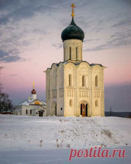 Церковь Покрова на Нерли на закате дня.
📷 Сергей Ершов