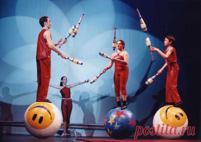 циркачи-жонглёры на шарах