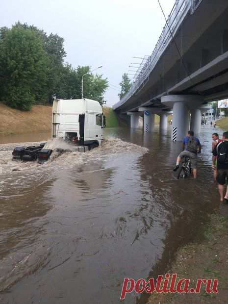 Ливень в Могилеве: серьезный потоп в центре города - спасатели могут работать до утра