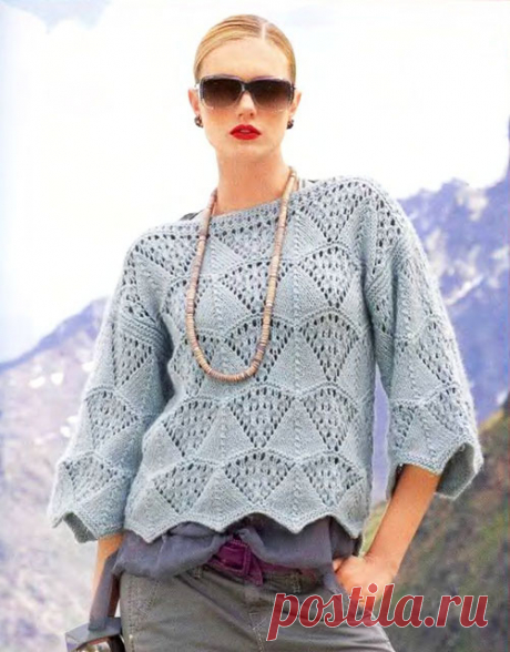 Женский пуловер-кимоно с вырезом лодочка ажурным зубчатым узором спицами – описание со схемой вязания