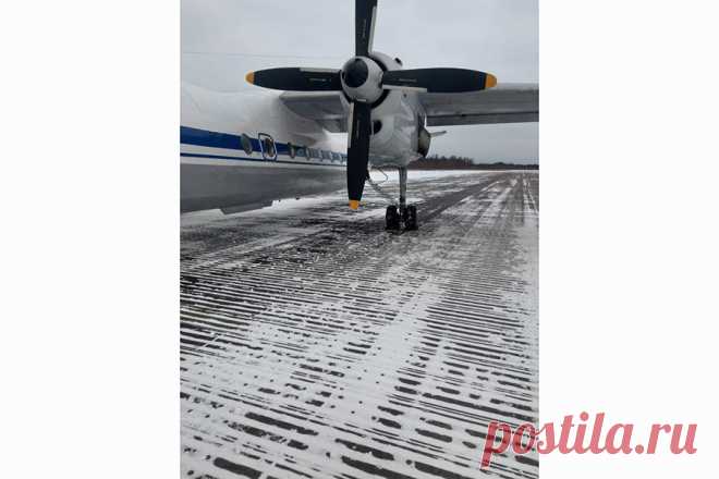 В Охотске у Ан-24 лопнули колеса шасси на взлетной полосе. Ан-24 совершил экстренное торможение из-за «угрозы столкновения с грузовым автомобилем». При этом у самолет лопнули колеса шасси, никто из пасажиров и членов экипажа не пострадал