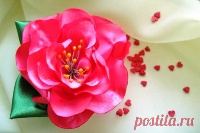 Шикарные цветы из атласных лент — это просто!